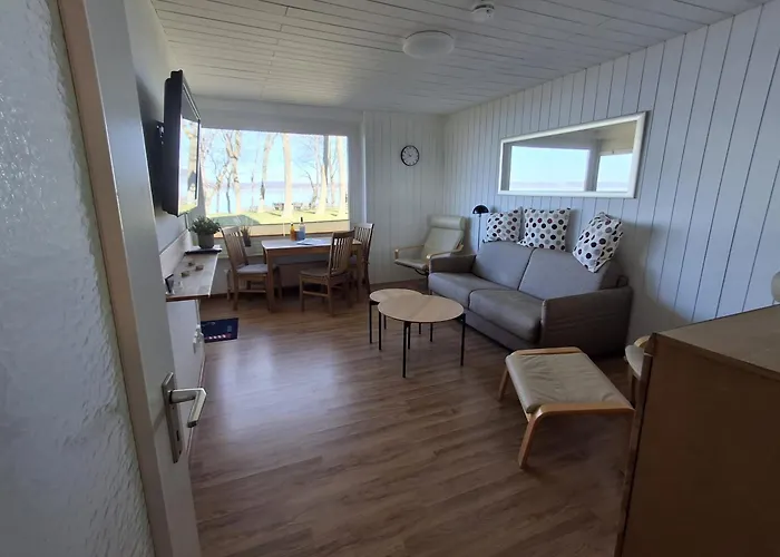 Am Leuchtturm Schausende